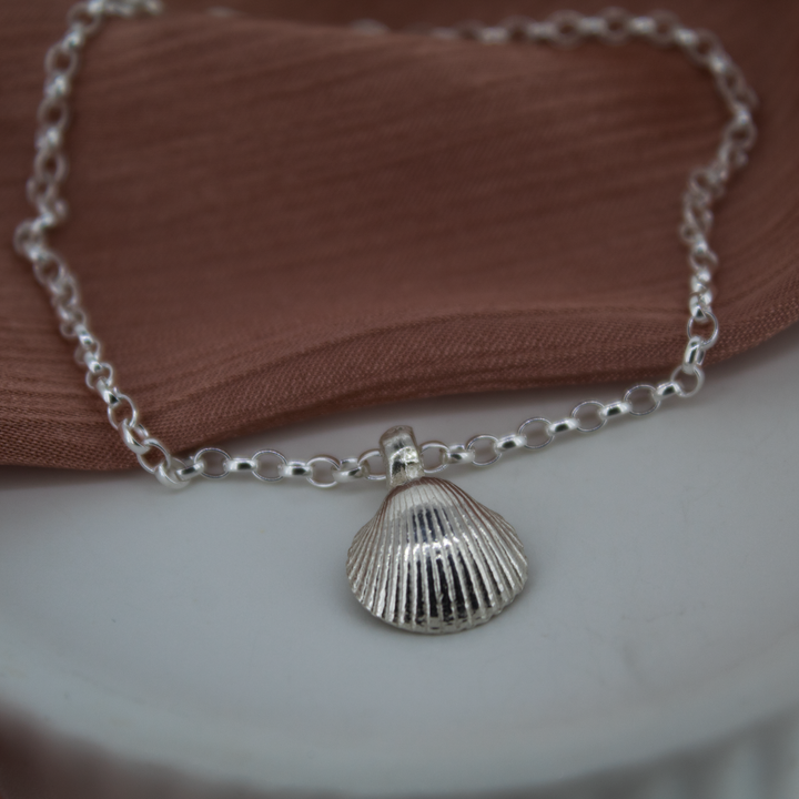 Shell Chain Bracelet