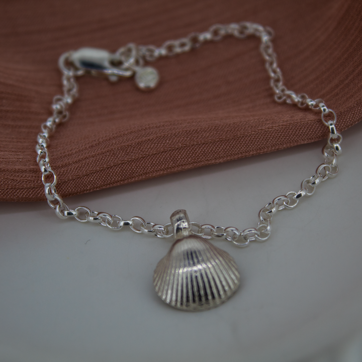 Shell Chain Bracelet