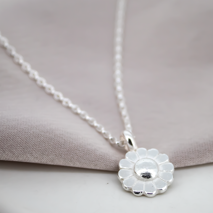 Daisy Necklace