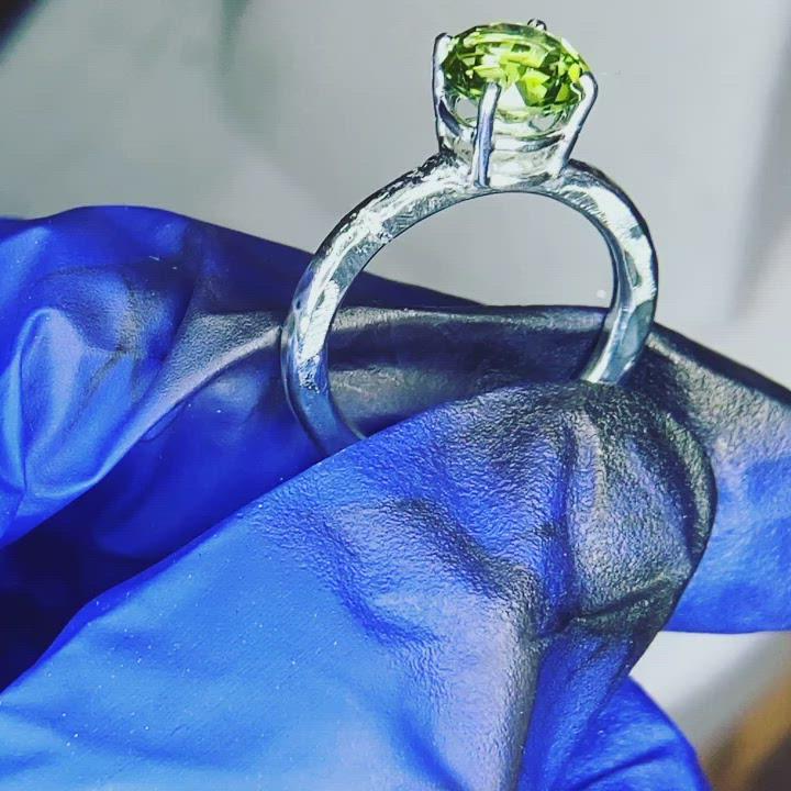 Maxi Peridot Treasured Ring