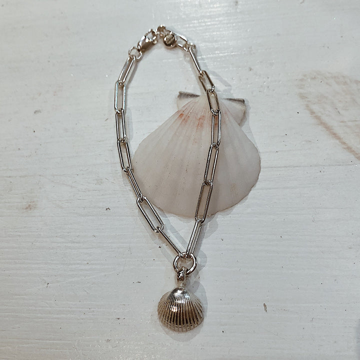Shell trace bracelet