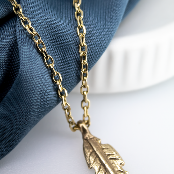 Gold Feather Angle Trace Necklace