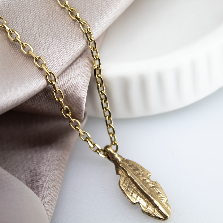 Gold Feather Angle Trace Necklace