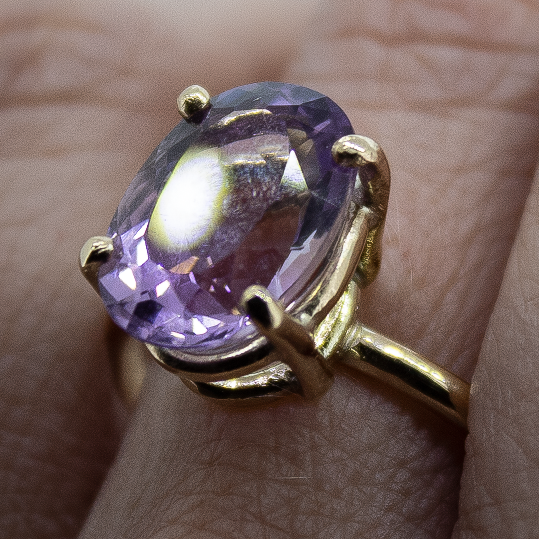 Gold Amethyst Oval Treasured Ring